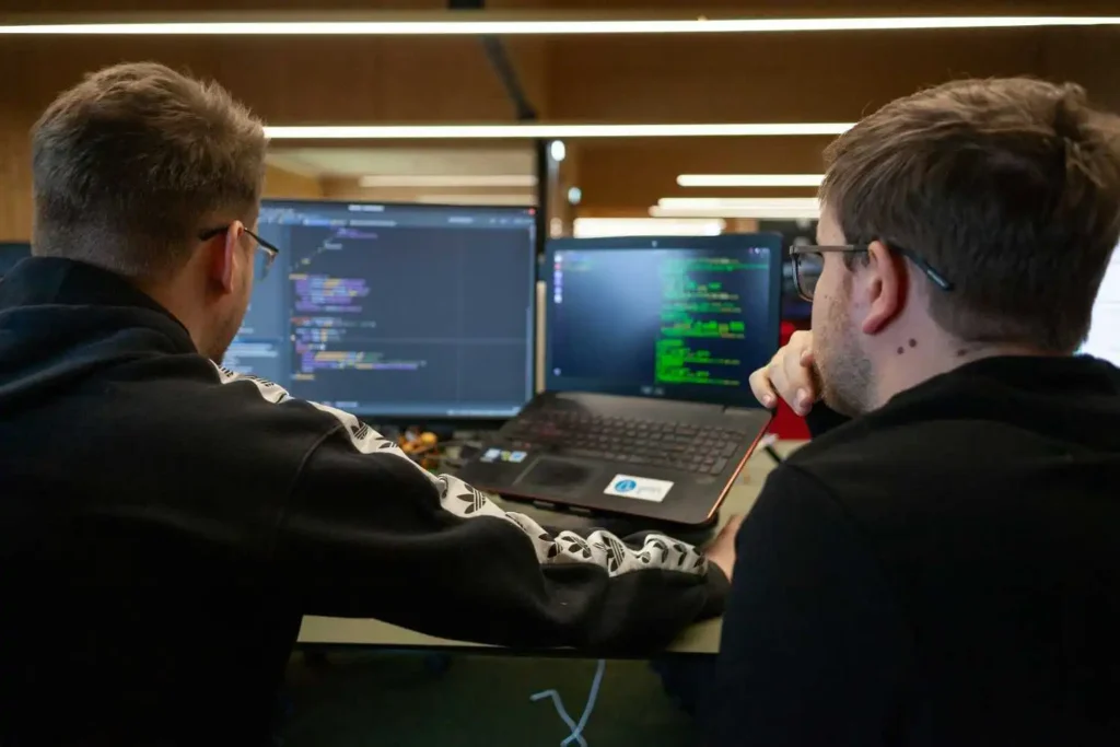 students studying cyber security